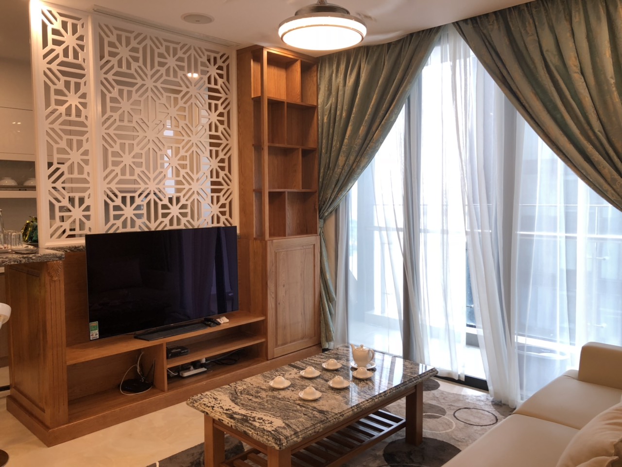 cho thuê căn hộ 3 pn full nội thất đẹp tòa AQua4 dự án Vinhome Golden River ( LH: Ms Trâm: 0385777071) 